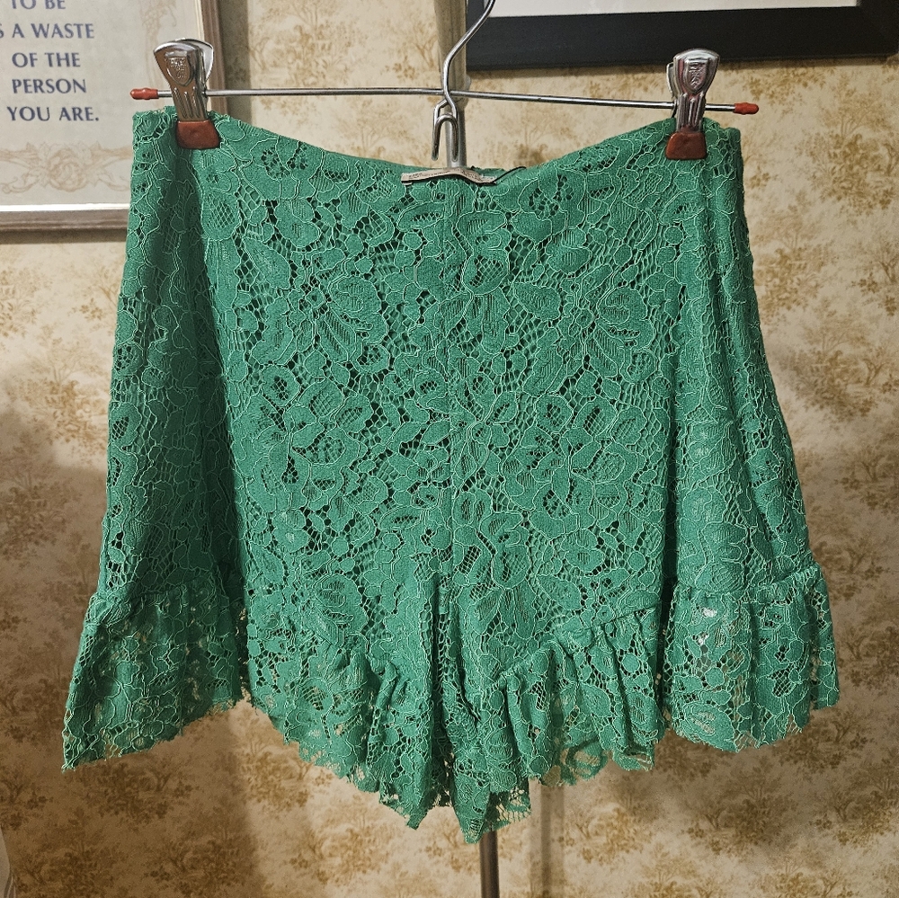 ZARA SMALL GREEN LINED LACE SHORTS - Picture 2 of 16